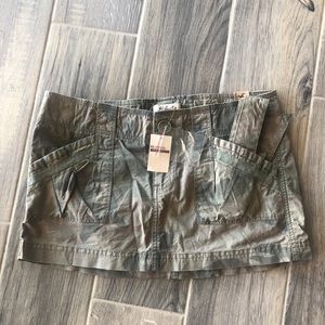 Camouflage cargo mini skirt